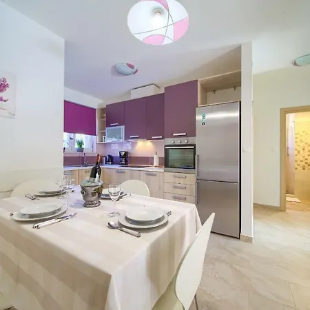 Apartment Stela