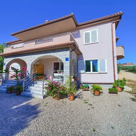 Stela Apartamento Pinezići