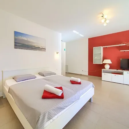 Stela Apartament Pinezići